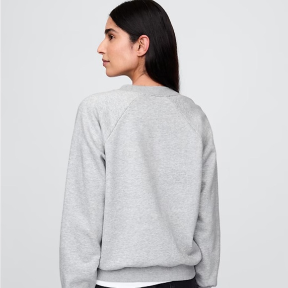 GAP Women’s Crewneck Sweatshirt - Picture 5 of 5